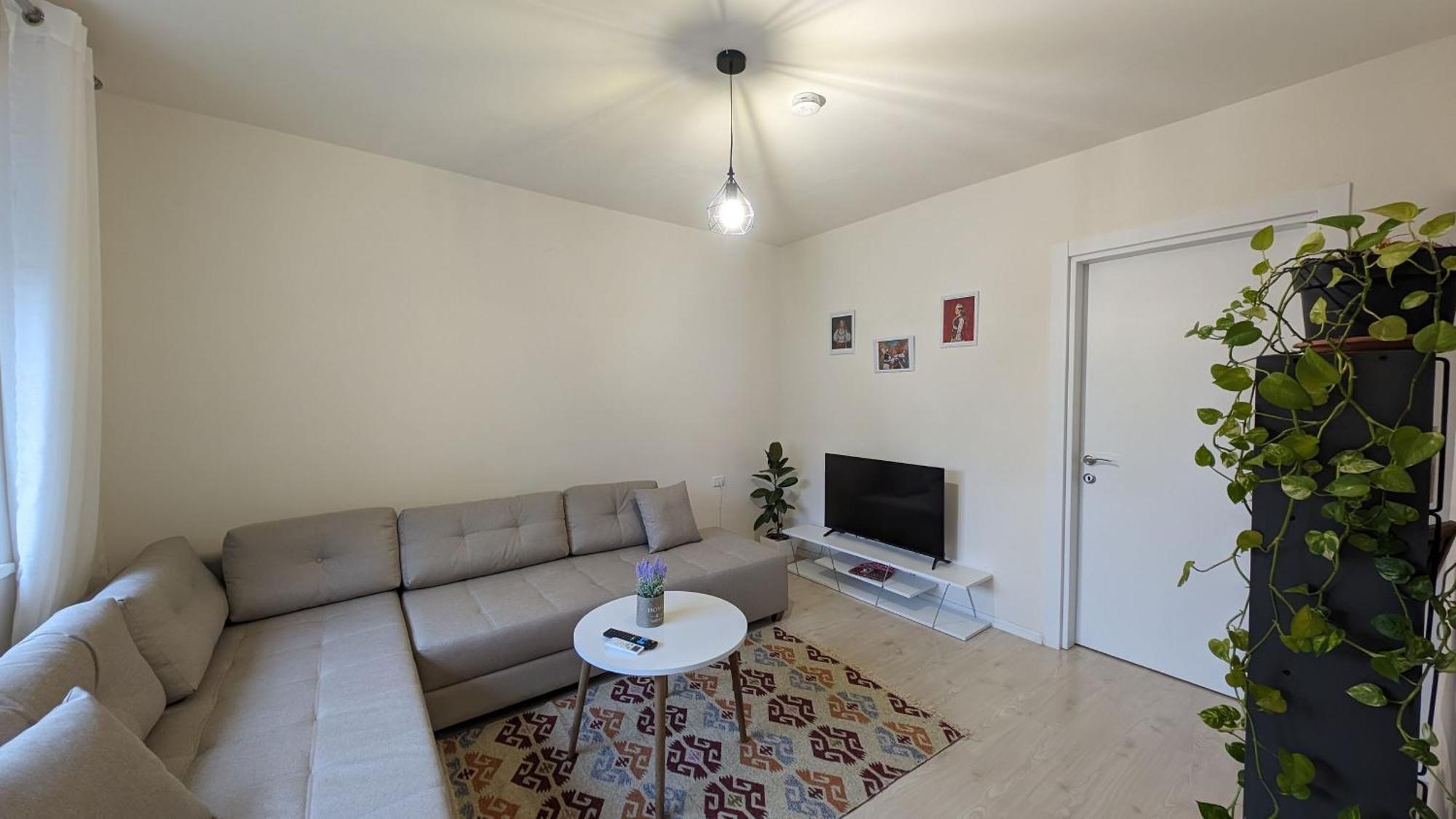 Modern Cozy Apartment 10 Min Walk To Skanderbeg Square Тирана Екстер'єр фото