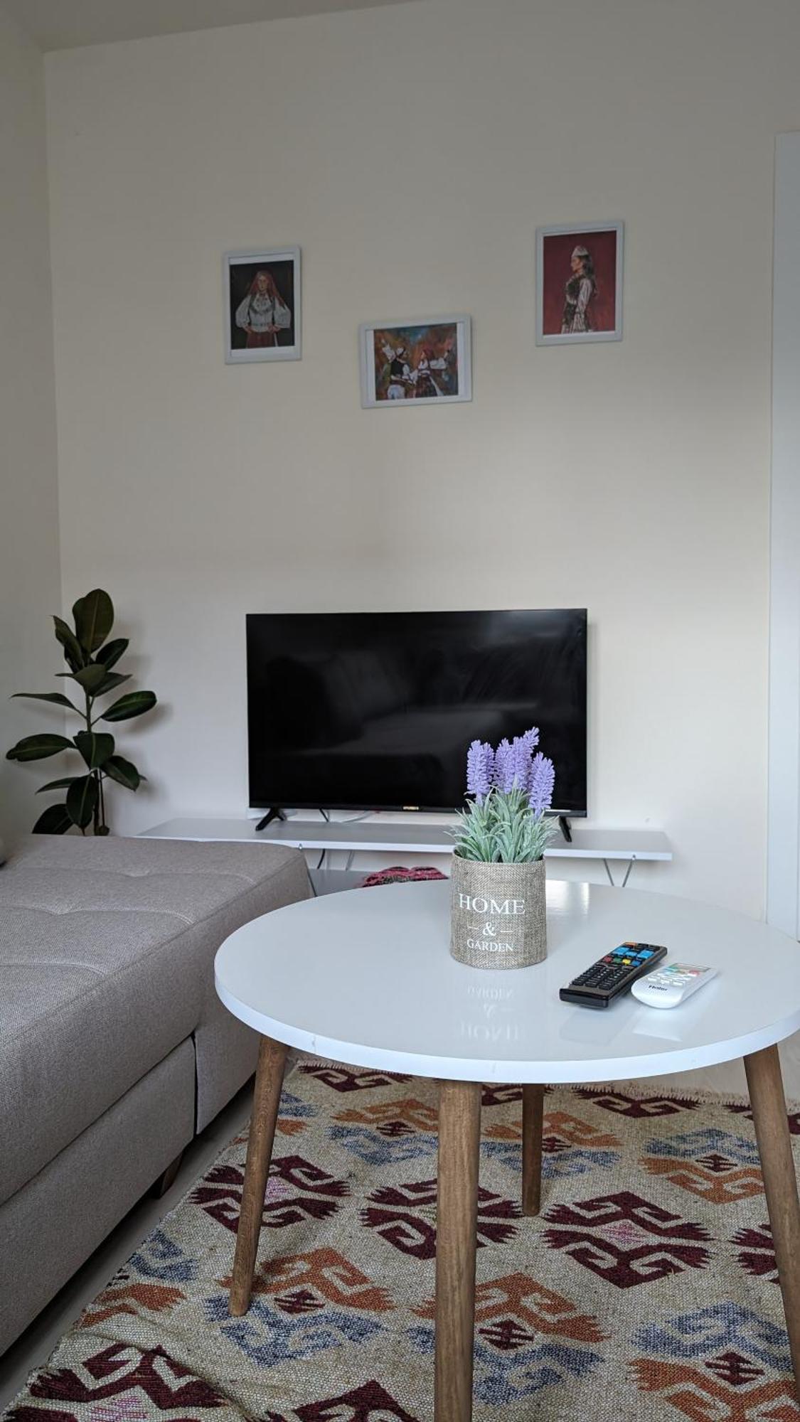 Modern Cozy Apartment 10 Min Walk To Skanderbeg Square Тирана Екстер'єр фото