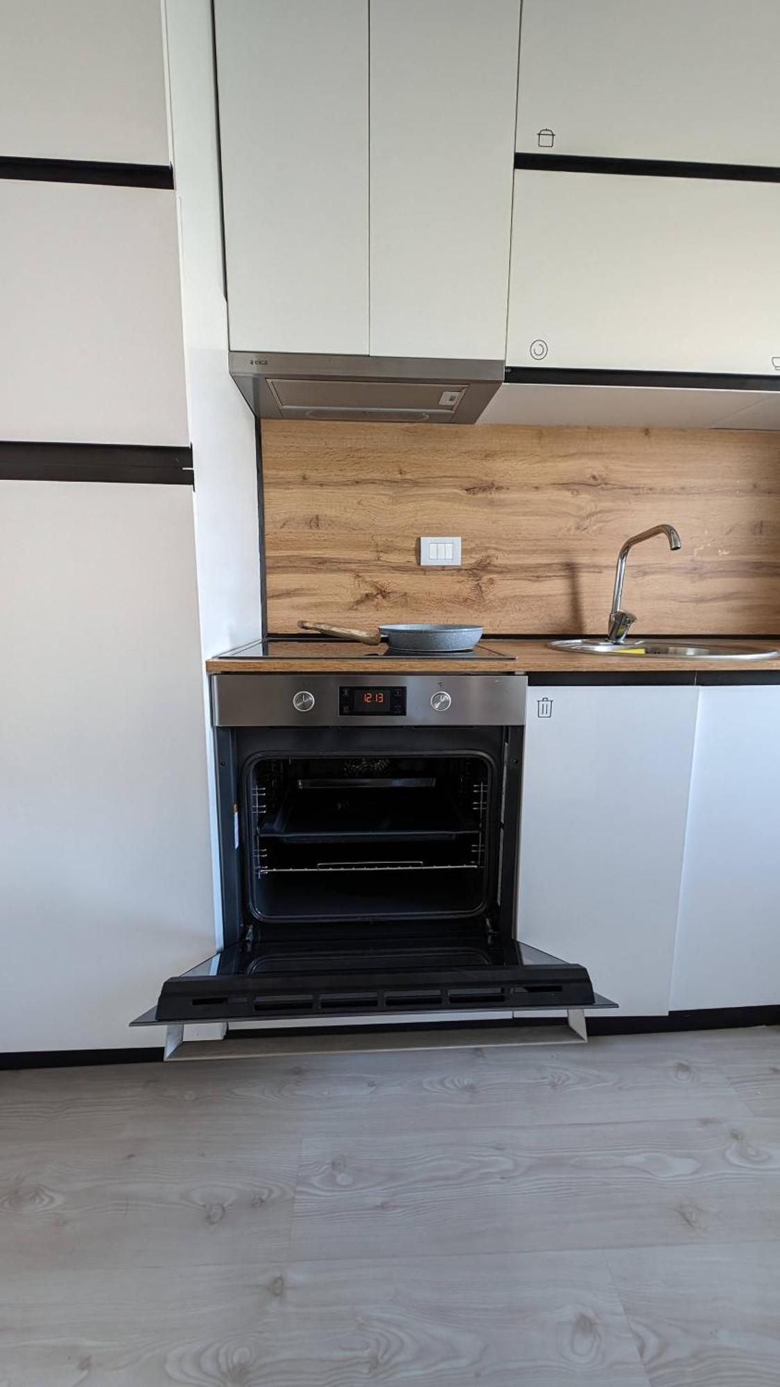 Modern Cozy Apartment 10 Min Walk To Skanderbeg Square Тирана Екстер'єр фото